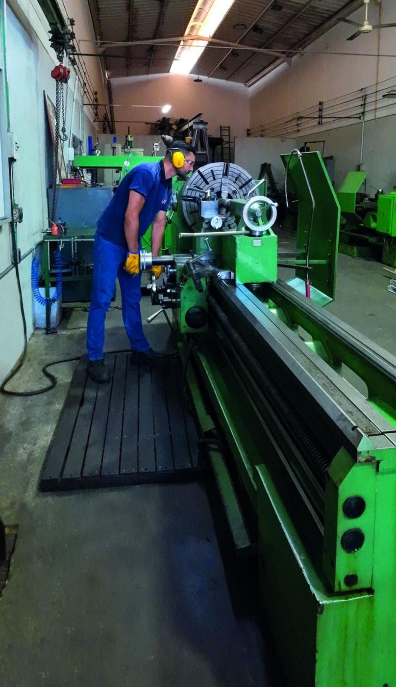 Torno CU 850 del taller